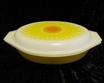 Pyrex Yellow Daisy 1.5 Quart Divided Covered Casserole