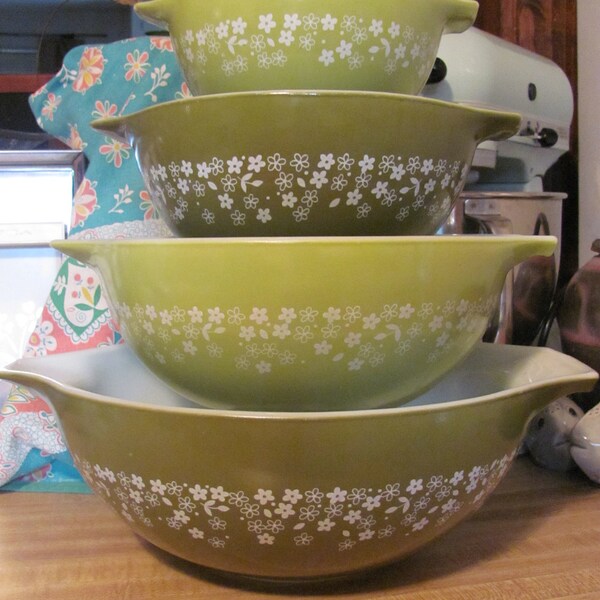Pyrex Crazy Daisy, Cinderella nesting bowls, Complete set, lime and olive green-