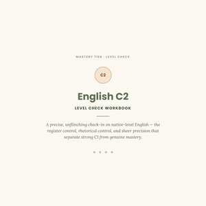 Puede incluir: Un libro de ejercicios titulado English C2 Level Check Workbook con una cubierta beige y texto en verde oscuro. La cubierta incluye el texto Mastery Tier Level Check, un círculo C2 y una descripción sobre el registro y el control retórico.