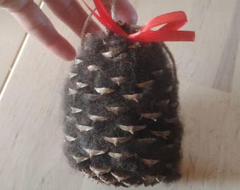 Nesting Wool Filled Pine Cone Wild Bird Nest Liner Gift for Bird Lovers