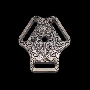 2-5/8" x 3" Grawerowany Napierśnik Antyczny Niklowany