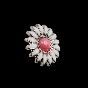 3/4 Daisy White/Pink Screw-back Concho image 5