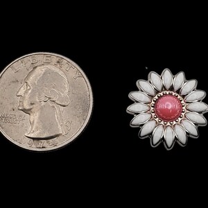 3/4 Daisy White/Pink Screw-back Concho image 4