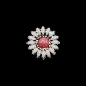 3/4 Daisy White/Pink Screw-back Concho image 1