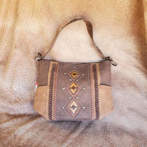 Bolso tipo hobo con puntada de látigo en relieve azteca de Montana West