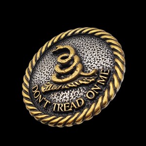 May include: A gold and silver metal button with a coiled snake and the text "Don't Tread On Me".