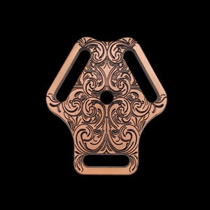 2-5/8" x 3" Grawerowany Napierśnik Antyczna Miedź Platerowana