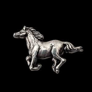 1 3/4" x 1-1/8" galopperend paard HRSP concho met geschroefde achterkant