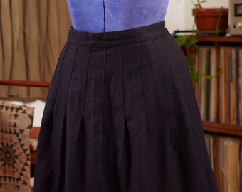 90's does the 50's black wool pleated kick skirt
