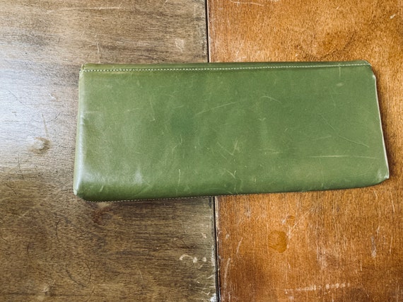Vintage 60s Avocado Green clutch with coin purse - image 2