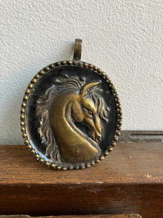 Vintage enamel horse pendant - Gem