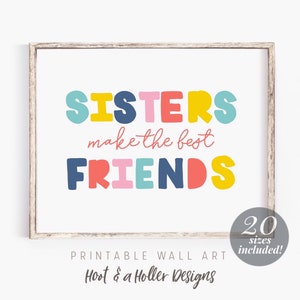 Puede incluir: Arte de pared imprimible con el texto "SISTERS make the best FRIENDS" en letras de colores. El texto está en un marco blanco con un acabado de madera. El texto "20 tamaños incluidos!" está en la esquina inferior derecha de la imagen.