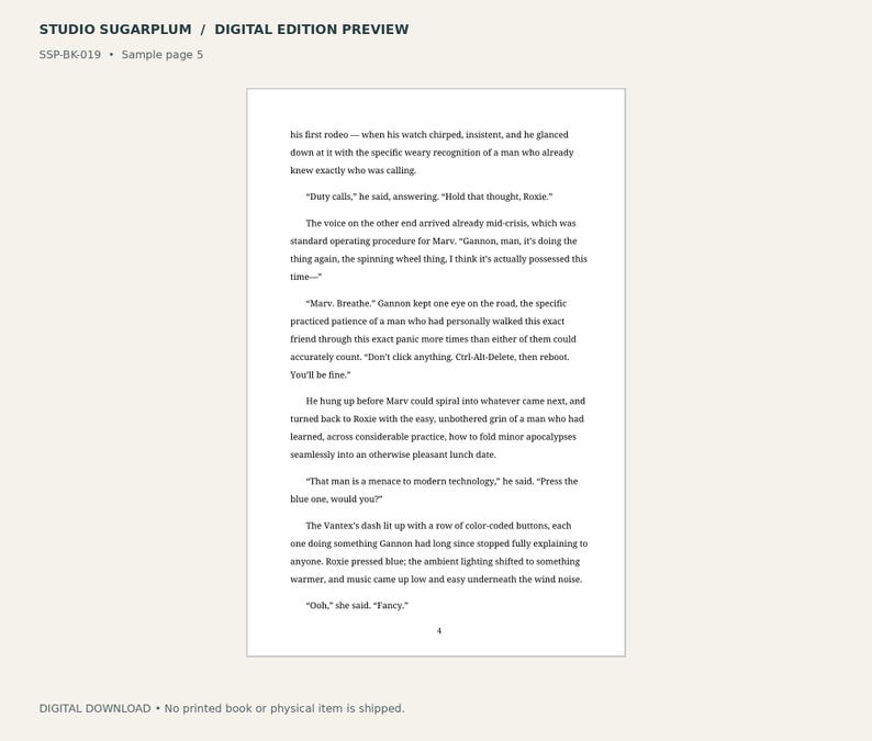 Pode incluir: Uma p&aacute;gina de visualiza&ccedil;&atilde;o digital da Studio Sugarplum, rotulada como SSP-BK-019 e p&aacute;gina de amostra 5. O documento apresenta texto impresso em preto sobre um fundo branco, narrando uma cena com os personagens Marv e Roxie, terminando com o n&uacute;mero 4.