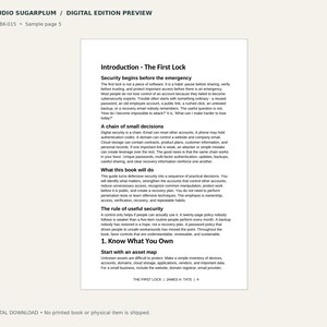 Peut inclure: Une page de pr&eacute;visualisation de livre num&eacute;rique intitul&eacute;e Introduction - The First Lock, avec du texte noir sur fond blanc. Le contenu traite des habitudes de cybers&eacute;curit&eacute;, de la s&eacute;curit&eacute; d&eacute;fensive et de la cartographie des actifs par James H. Tate.