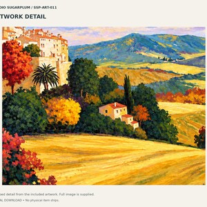 Puede incluir: Una pintura de paisaje titulada STUDIO SUGARPLUM / SSP-ART-011 ARTWORK DETAIL, que representa un pueblo en la ladera con edificios de colores claros, una palmera, &aacute;rboles verdes y amarillos, una casa peque&ntilde;a y campos dorados.