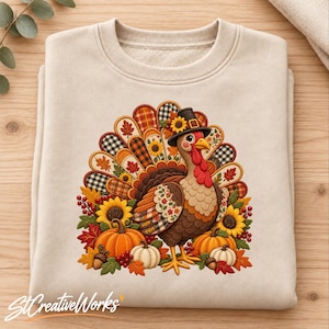 感謝祭の七面鳥 PNG、フェイク刺繍パッチワーク七面鳥、チェック柄秋のカボチャとヒマワリのデザイン、かわいい秋のシャツ、ハーベスト昇華プリント