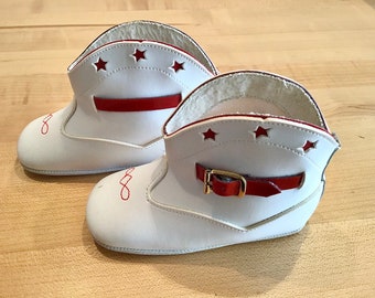 Botas vaqueras vintage para bebé: accesorio fotográfico de piel sintética blanca y roja, decoración para habitación de muñecas del oeste.