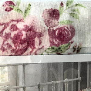 Shabby Chic Vintage Armoire Twin Sheet Set / Roses 100 Percent Cotton Sheets