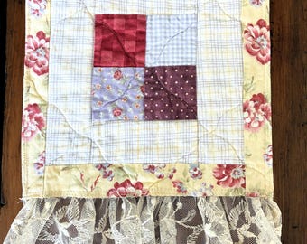 Parche artesanal textil reciclado hecho a mano