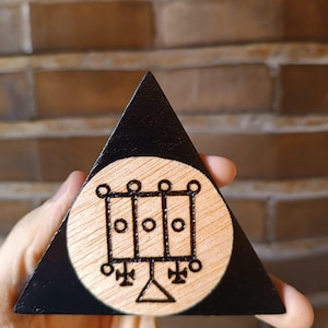 FURCAS sigil goetia, bränd i plywood, åkallanstriangel 10 cm.