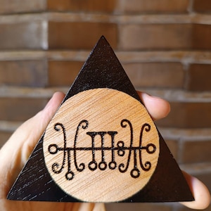 SALLOS sigil goetia, bränd i plywood, åkallanstriangel 10 cm.