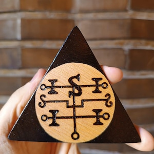 ANDROMALIUS sigil goetia, bränd i plywood, åkallanstriangel 10 cm.