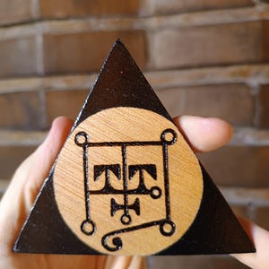 BOTIS sigil goetia, bränd i plywood, åkallanstriangel 10 cm.