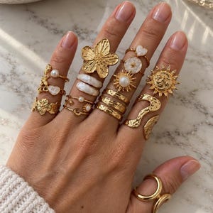 Celestial Ring Set, Guldfärgade Blommönster för Stapling