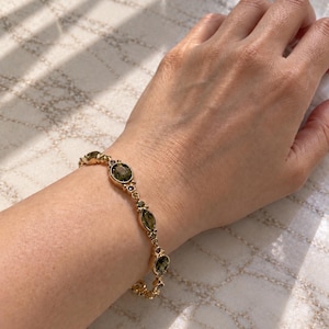 Grönt Kristallarmband – Guld Vintagearmband