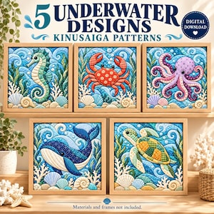 Op de afbeelding: Vijf vierkante ingelijste kunstwerken met Kinusaiga-patronen van een zeepaardje, krab, octopus, walvis en zeeschildpad. De tekst luidt 5 UNDERWATER DESIGNS KINUSAIGA PATTERNS, DIGITAL DOWNLOAD en Materials and frames not included.