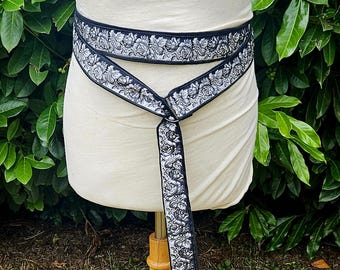 93" Ring Belt in Black and White Roses
