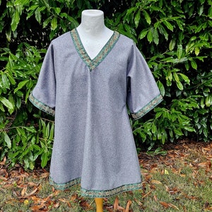 5% OFF! XL Viking Over Tunic in Gray Wool with Hunter Green Trim