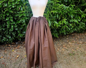 Classic Skirt in Brown Cotton
