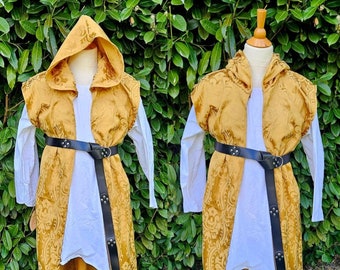 4XL-5XL Surcoat with Hood in Gold Medieval Damask