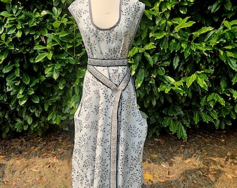 Sideless Surcoat in Gray Leaves