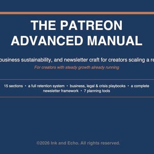 Pode incluir: Um manual azul escuro intitulado THE PATREON ADVANCED MANUAL. Subt&iacute;tulo: Retention, business sustainability, and newsletter craft for creators scaling a real practice. Inclui 15 se&ccedil;&otilde;es, um sistema de reten&ccedil;&atilde;o completo, manuais de neg&oacute;cios, jur&iacute;dicos e de crise, uma estrutura de newsletter e 7 ferramentas de planejamento. &copy;2026 Ink and Echo.
