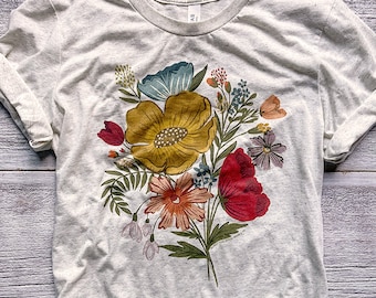 T-shirt / T shirt colorata con bouquet di fiori