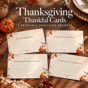 Puede incluir: Cuatro tarjetas de agradecimiento rectangulares para Acción de Gracias con fondos de color crema, con ilustraciones de hojas de otoño y calabazas. Cada tarjeta incluye un tema de gratitud, líneas para escribir y el texto Happy Thanksgiving.