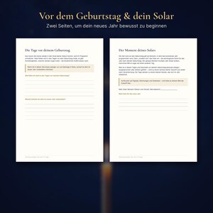 Peut inclure: Deux pages blanches d'un journal avec du texte noir en allemand et des sections lign&eacute;es pour &eacute;crire. La page de gauche est intitul&eacute;e Die Tage vor deinem Geburtstag et celle de droite Der Moment deines Solars, avec des invites.