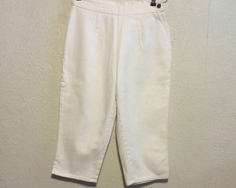 Pantaloni Capri in denim bianco vintage di Frederick's of Hollywood
