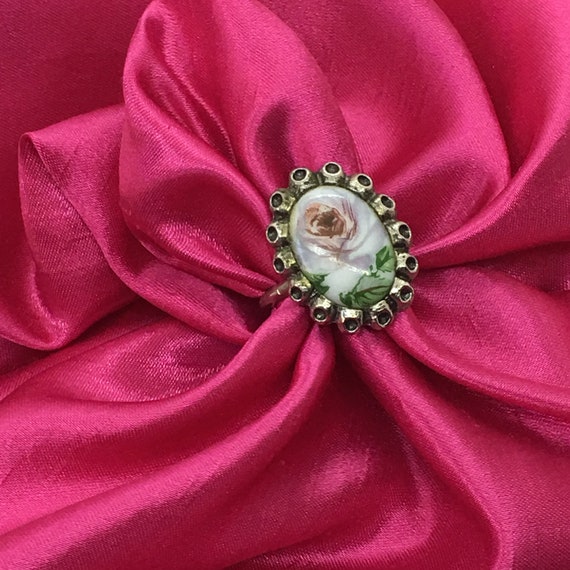 Bague Réglable En Porcelaine Ton Or Rose – Belle Condition, Avec Boîte, Occasion