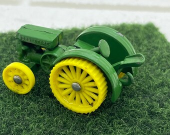 Vintage Mini John Deere Tractor . 1:64 Scale Ertl 1923 Version