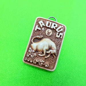 Chunky Resin Pendant Taurus The Bull Zodiac Horoscope Jewelry Vintage Retro