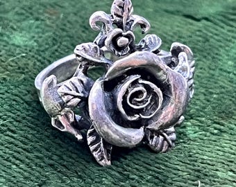 Vintage Sterling Silver Leafy Rose Ring . Size 8.25