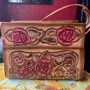 Large Vintage Tooled Leather Handbag Purse w Roses & Bear Scene . Mexico