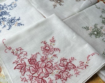 "4 Stück Vintage weiße, mit Blumen bestickte Organza-Taschentücher 12-Zoll-Taschentücher."