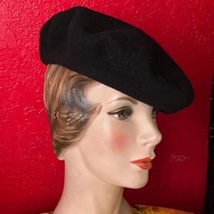 Vrai Basque Vintage Black French Wool Beret Hat . M