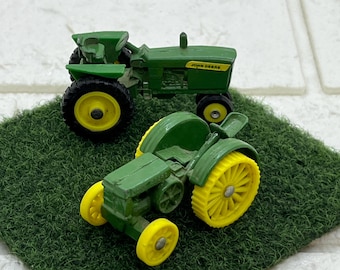 2x Vintage Mini John Deere Tractors . 1:64 Scale Ertl