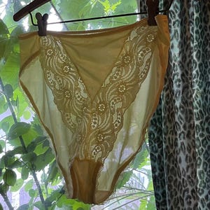 Vintage Pale Yellow Nylon Panty . Lace Panel Detail High Waist Panties . 32&quot;-34&quot;