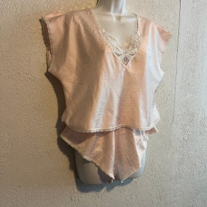 Vintage 80s/90s Pink Flutter Bottom & Lace Trim Top Lingerie Sleep Set
